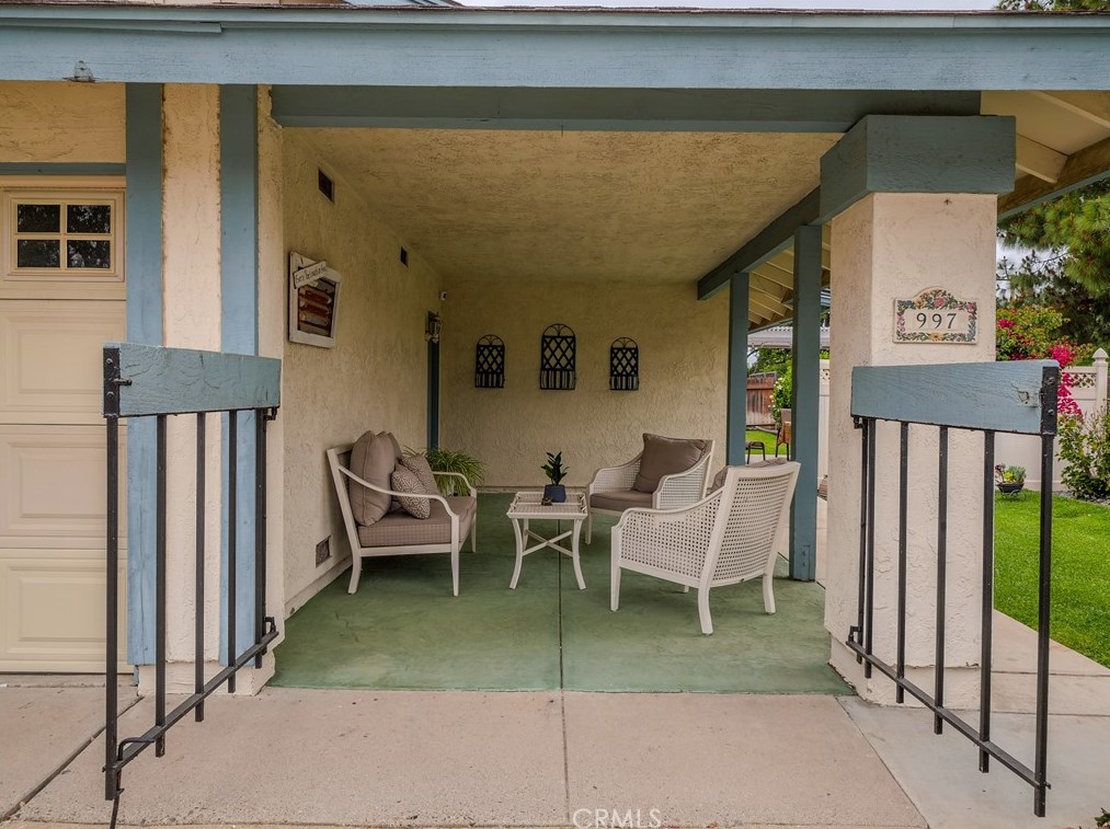 997 Stanford Dr, Simi Valley, CA 93065-5658