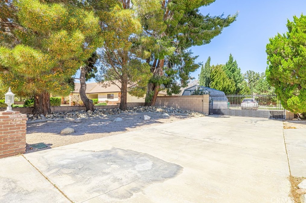 3851 Paula Ln, Lancaster, CA 93535-5855