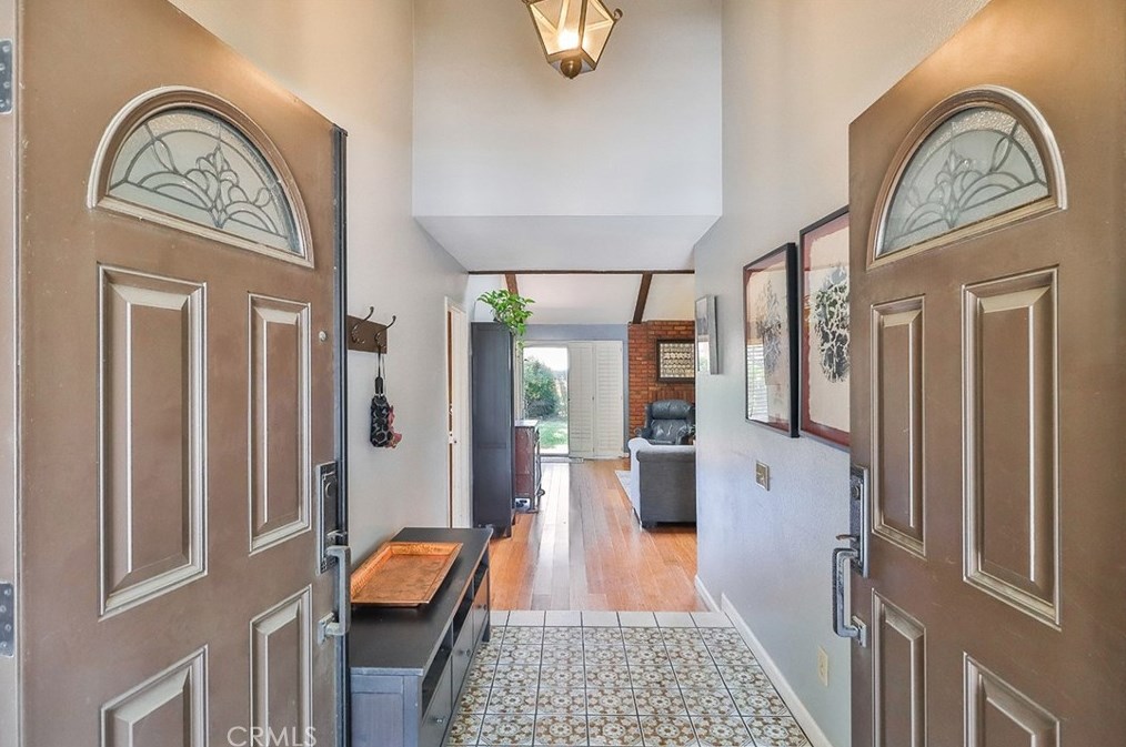 25252 Avenida Rotella, Santa Clarita CA  91355-3003 exterior