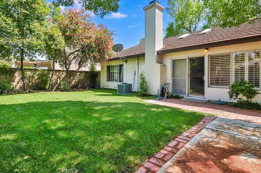 25252 Avenida Rotella, Santa Clarita CA  91355-3003 exterior