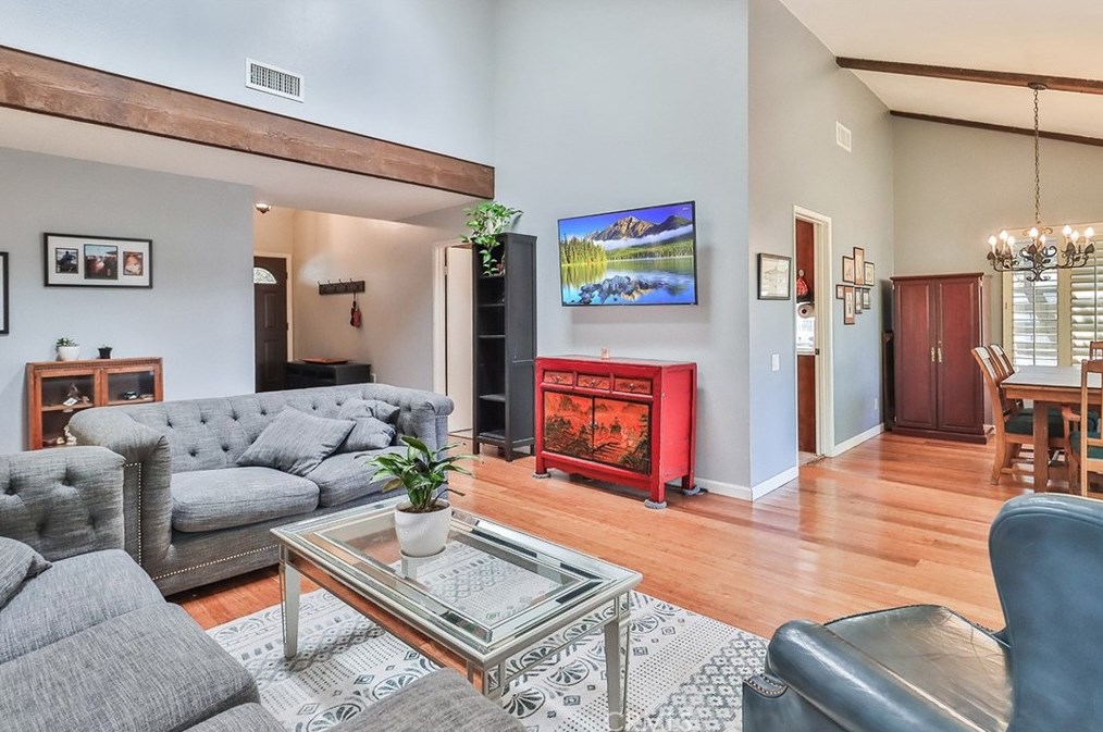 25252 Avenida Rotella, Santa Clarita CA  91355-3003 exterior