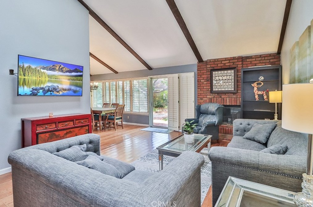 25252 Avenida Rotella, Santa Clarita CA  91355-3003 exterior