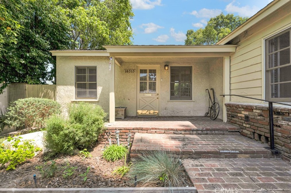 18313 Bessemer St, Los Angeles, CA 91335-7304