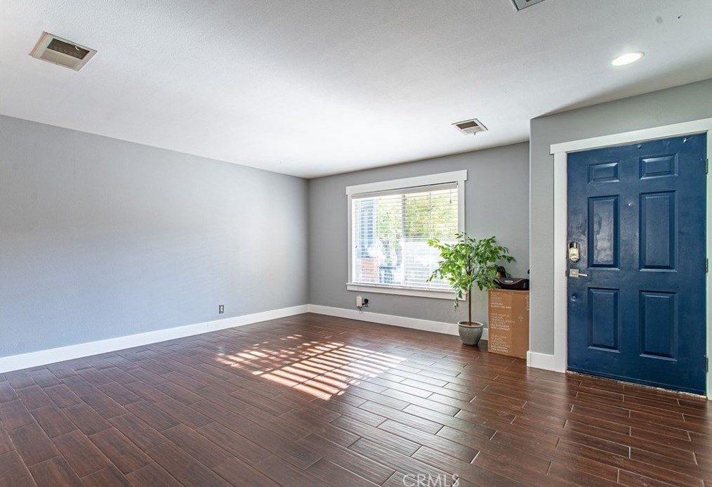 32480 The Old Rd, Santa Clarita CA  91384-3055 exterior