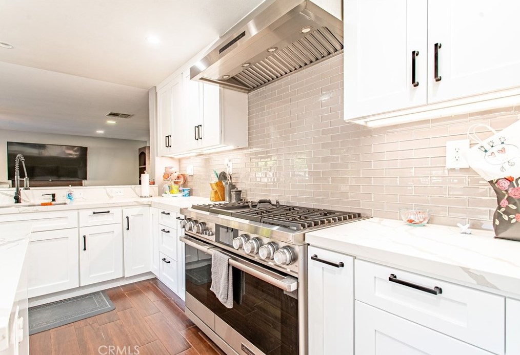 32480 The Old Rd, Santa Clarita CA  91384-3055 exterior