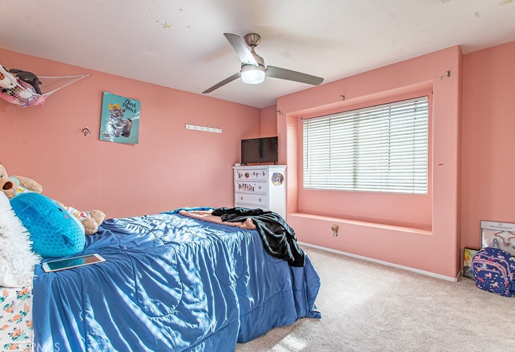 32480 The Old Rd, Santa Clarita CA  91384-3055 exterior