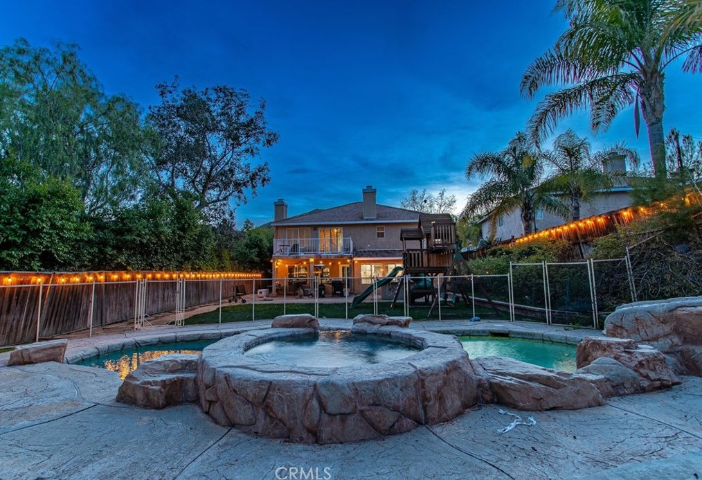 32480 The Old Rd, Santa Clarita CA  91384-3055 exterior