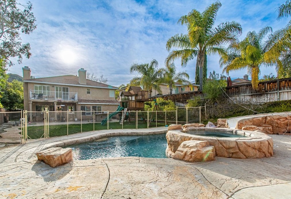 32480 The Old Rd, Santa Clarita CA  91384-3055 exterior