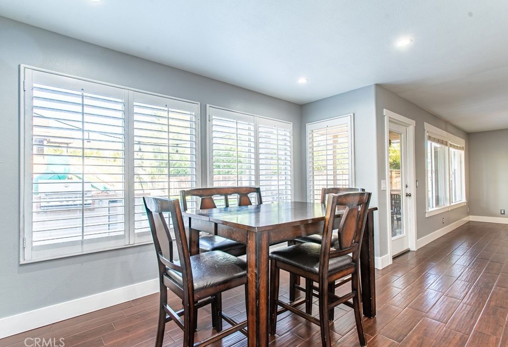 32480 The Old Rd, Santa Clarita CA  91384-3055 exterior