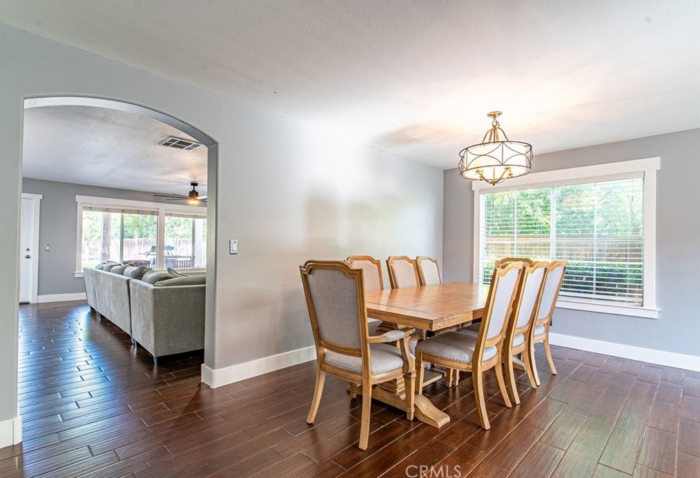 32480 The Old Rd, Santa Clarita CA  91384-3055 exterior