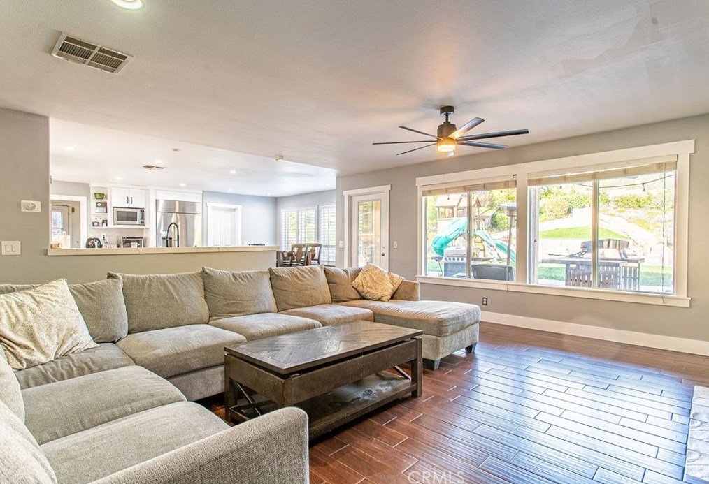 32480 The Old Rd, Santa Clarita CA  91384-3055 exterior