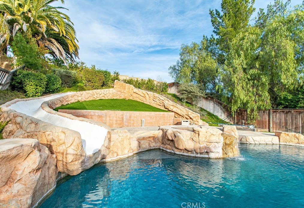 32480 The Old Rd, Santa Clarita CA  91384-3055 exterior