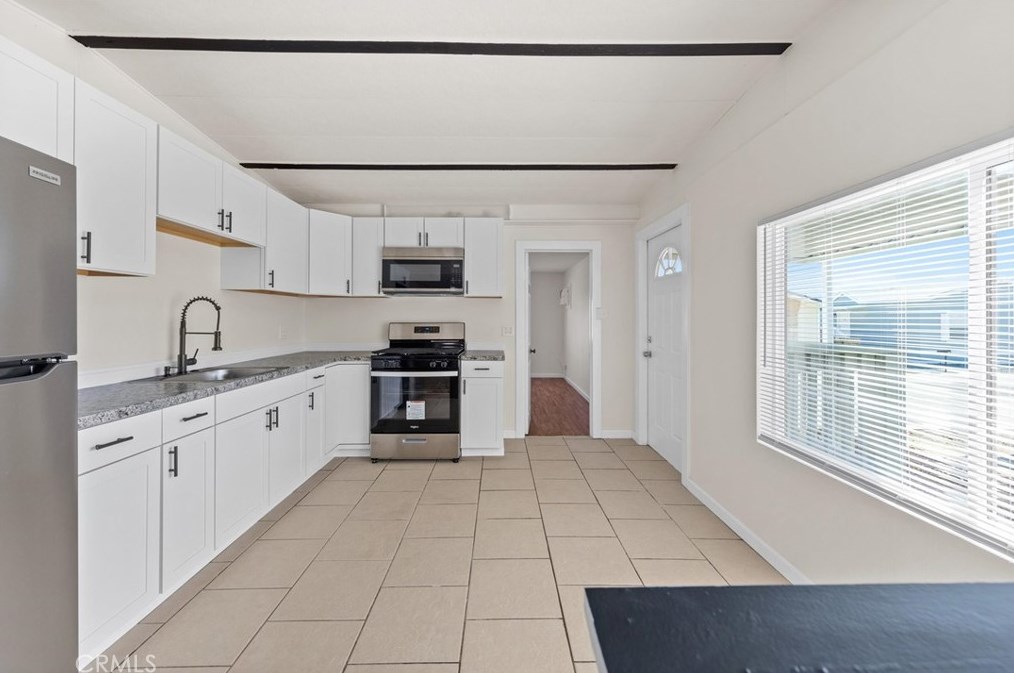 136 Fernwood Ln, Bakersfield CA  93308-4680 exterior