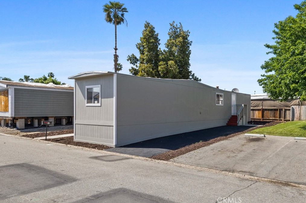 136 Fernwood Ln, Bakersfield, CA 93308-4680