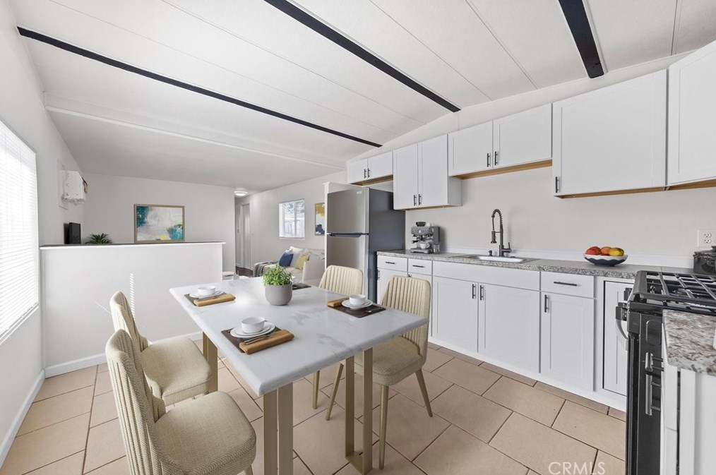 136 Fernwood Ln, Bakersfield CA  93308-4680 exterior