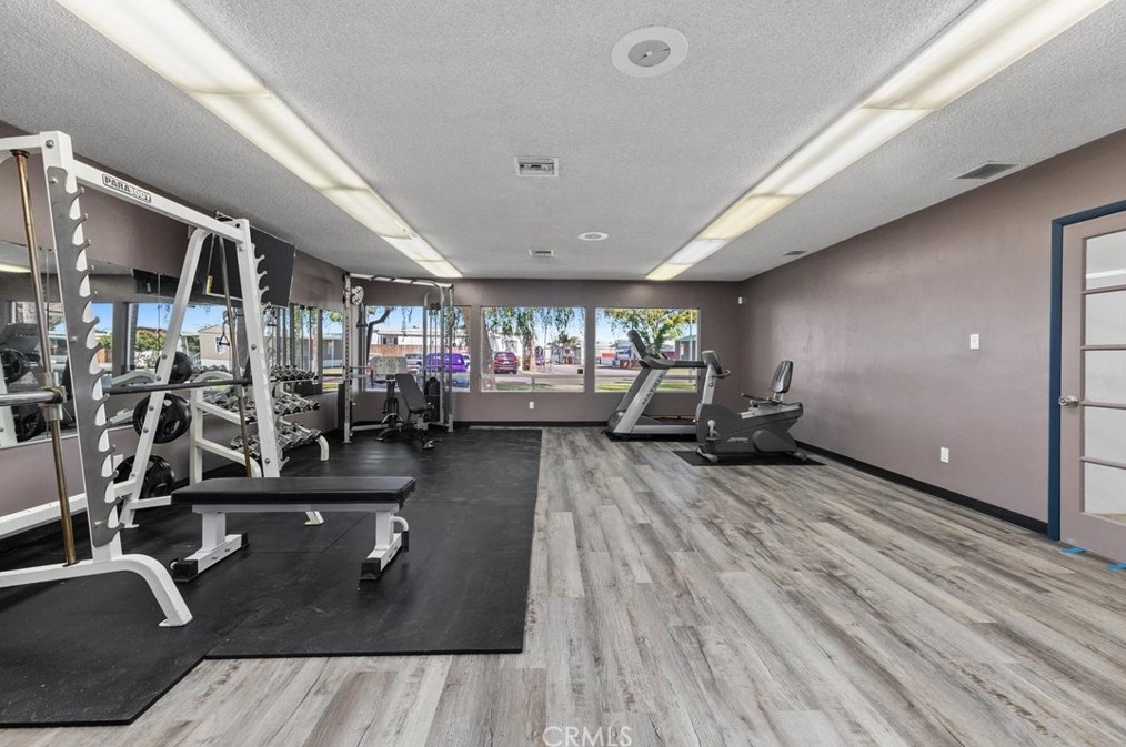 136 Fernwood Ln, Bakersfield CA  93308-4680 exterior