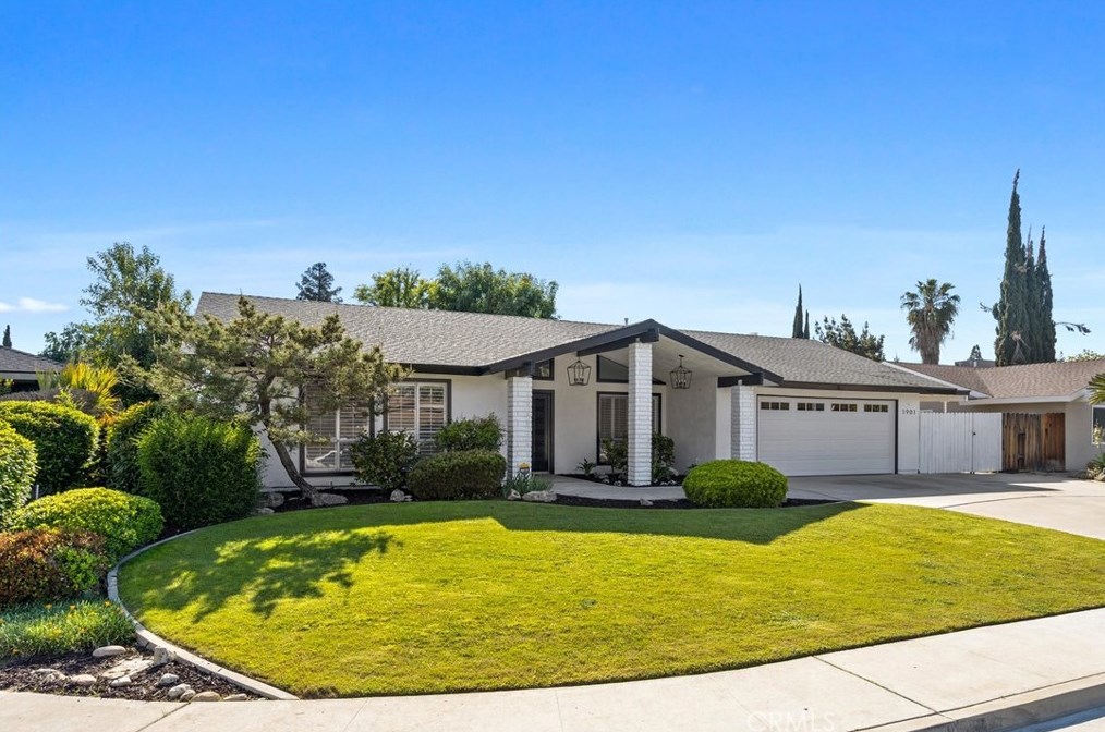 1901 Midvale Ct, Bakersfield, CA 93309-3619