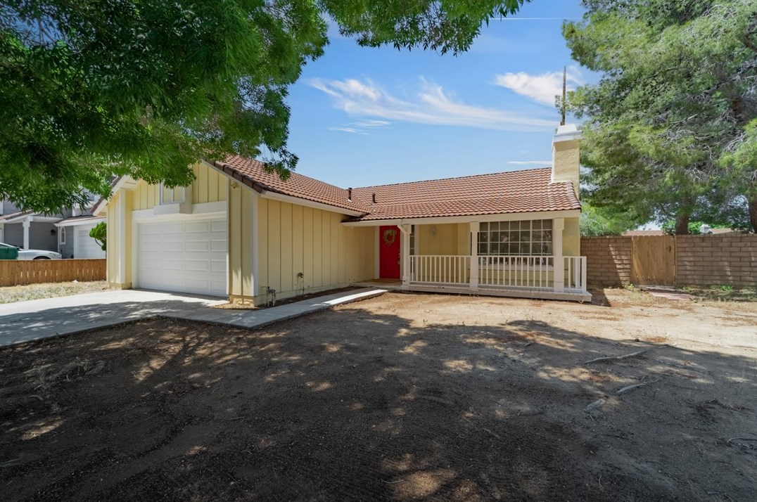 37483 Cambridge Ln, Palmdale, CA 93550-6243