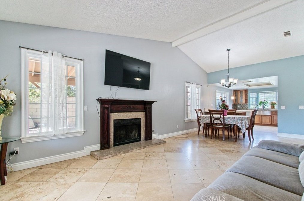 37653 31st St, Palmdale, CA 93550-5692