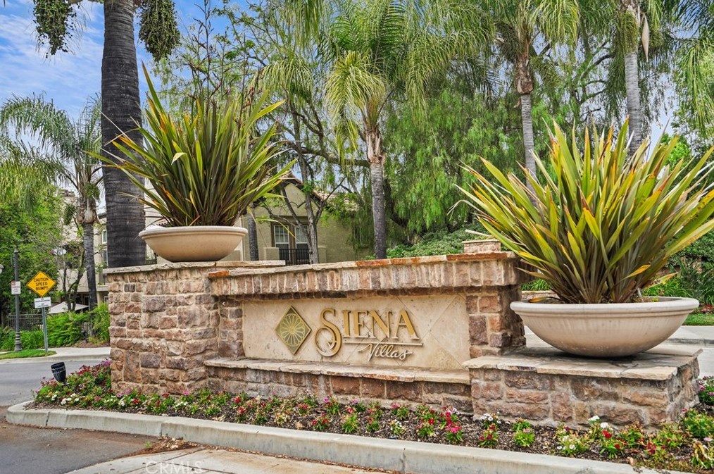 24123 Del Monte Dr, Santa Clarita CA  91355-3874 exterior