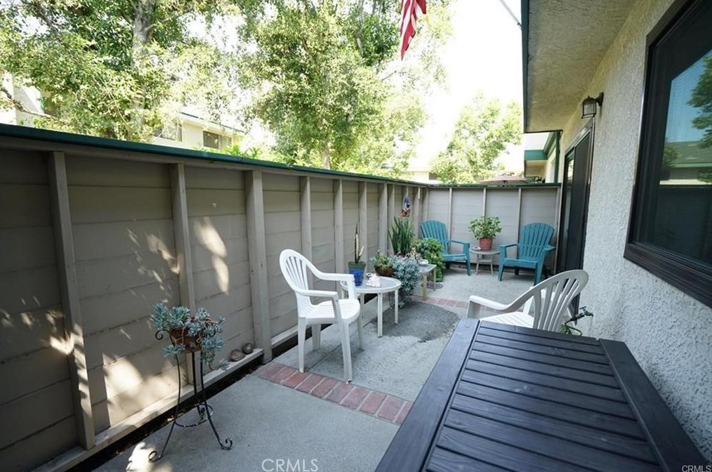 23530 Newhall Ave, Santa Clarita CA  91321-3162 exterior