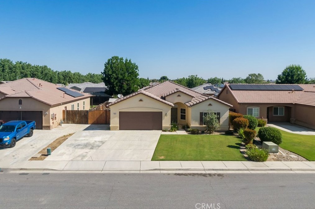 10826 Avenida Frasca Dr, Bakersfield, CA 93311