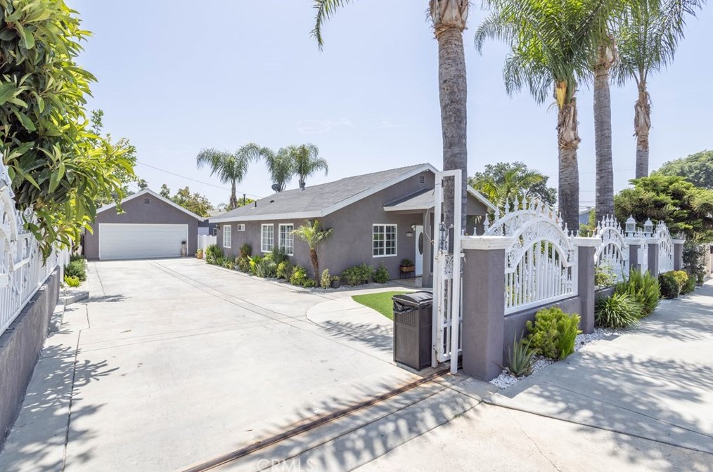 1016 Huntington St, San Fernando, CA 91340-1109