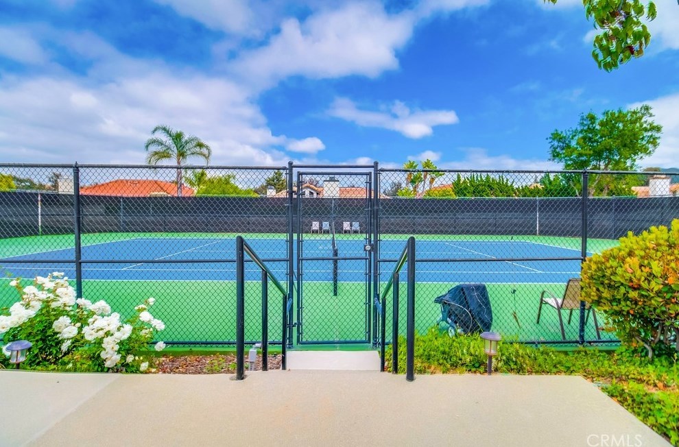 612 Indian Wl Ln, Thousand Oaks CA 91320-4112 exterior