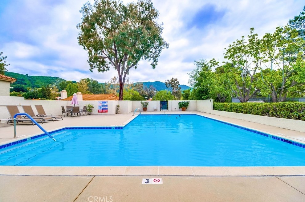 612 Indian Wl Ln, Thousand Oaks CA 91320-4112 exterior