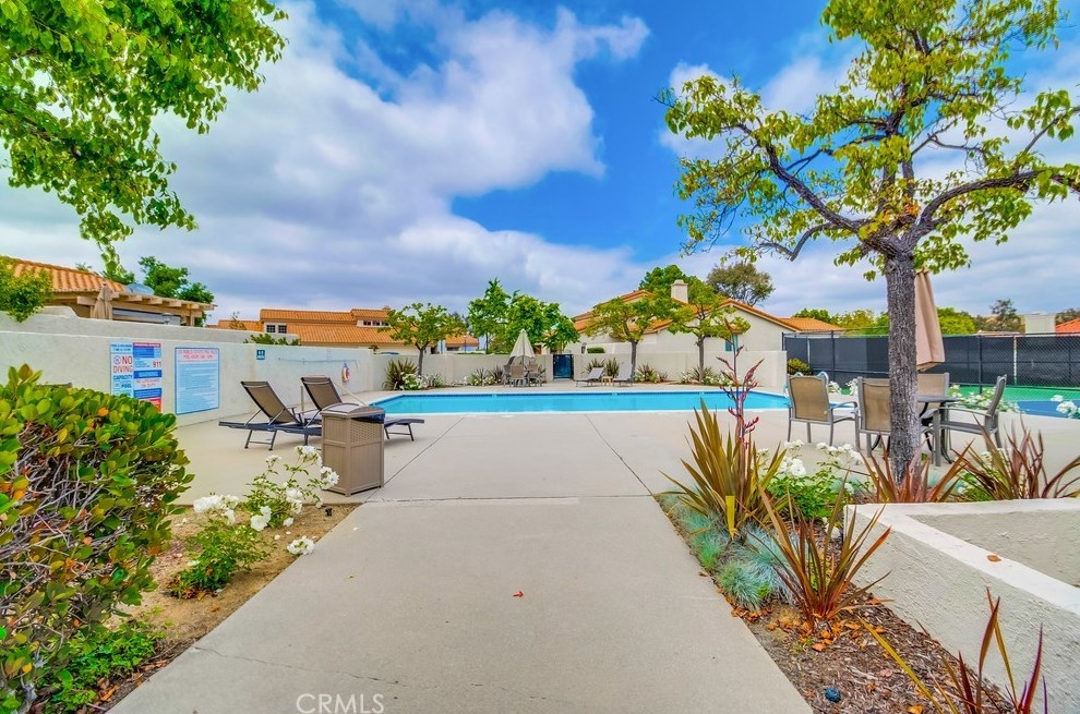 612 Indian Wl Ln, Thousand Oaks CA 91320-4112 exterior