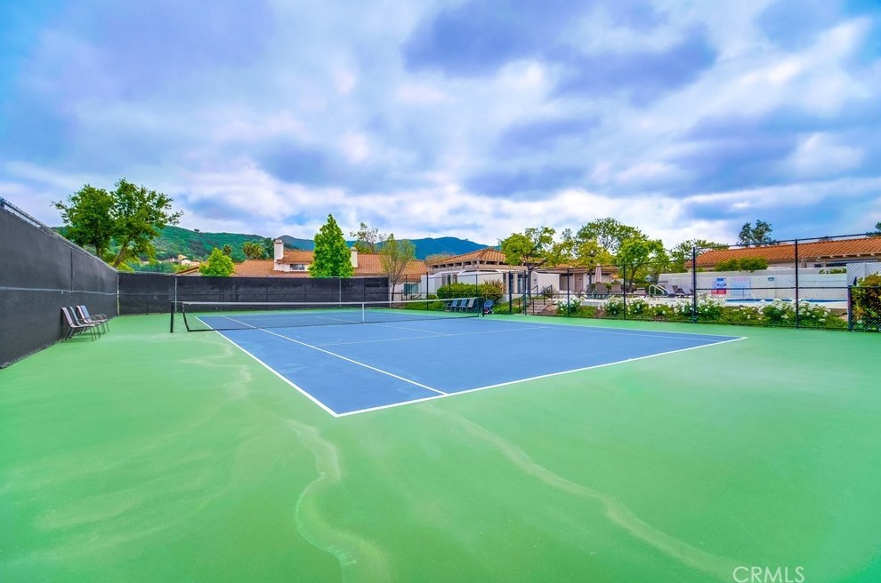 612 Indian Wl Ln, Thousand Oaks CA 91320-4112 exterior