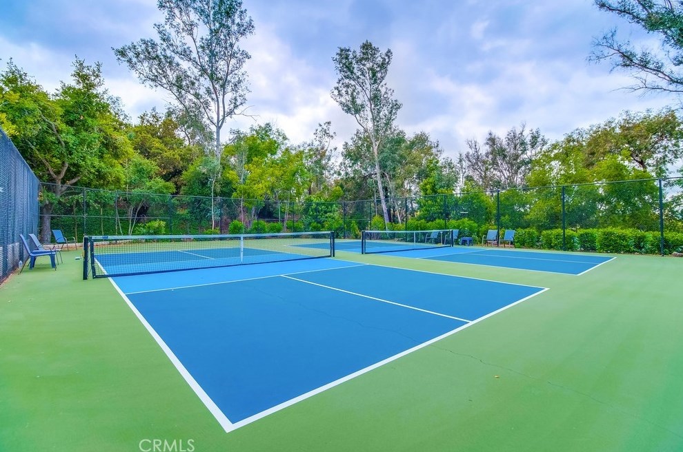 612 Indian Wl Ln, Thousand Oaks CA 91320-4112 exterior