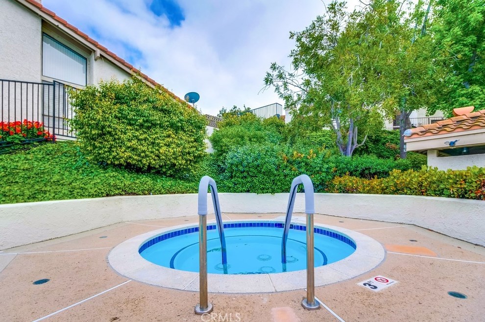 612 Indian Wl Ln, Thousand Oaks CA 91320-4112 exterior