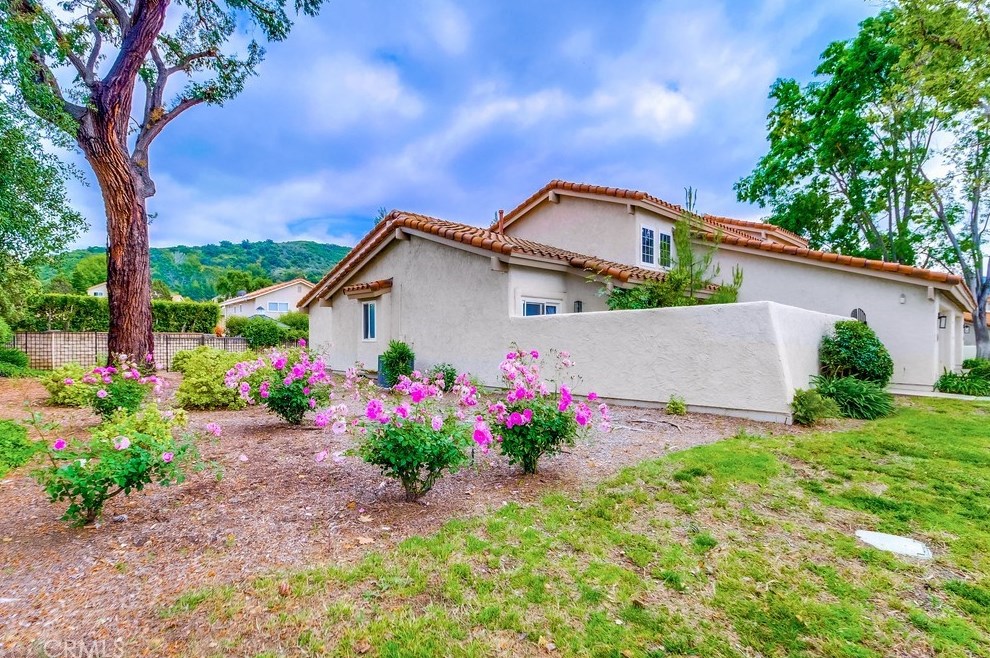 612 Indian Wl Ln, Thousand Oaks CA 91320-4112 exterior