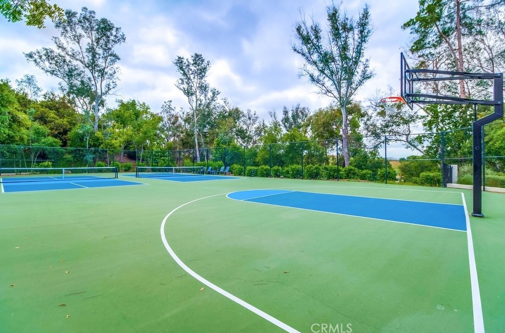 612 Indian Wl Ln, Thousand Oaks CA 91320-4112 exterior