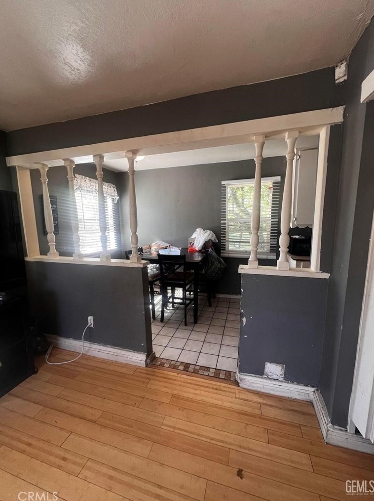 718 Beech St, Bakersfield CA  93304-1812 exterior