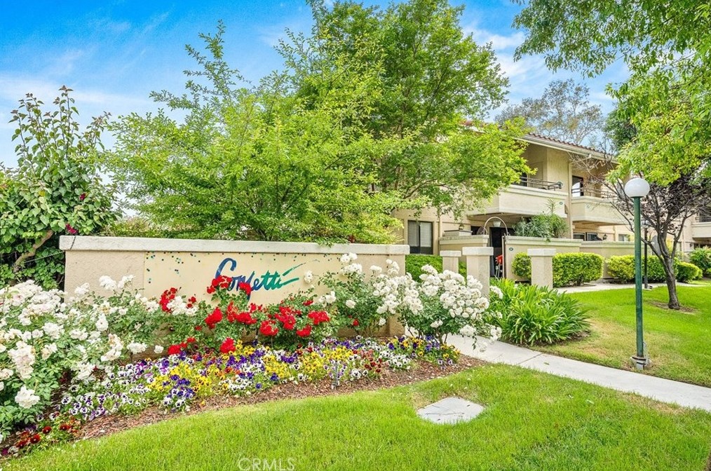 18808 Mandan St, Santa Clarita CA  91351-3766 exterior