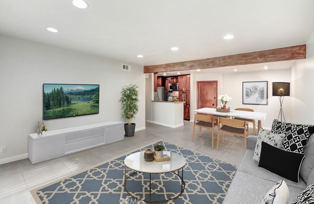 18620 Hatteras St #211, Los Angeles, CA 91356
