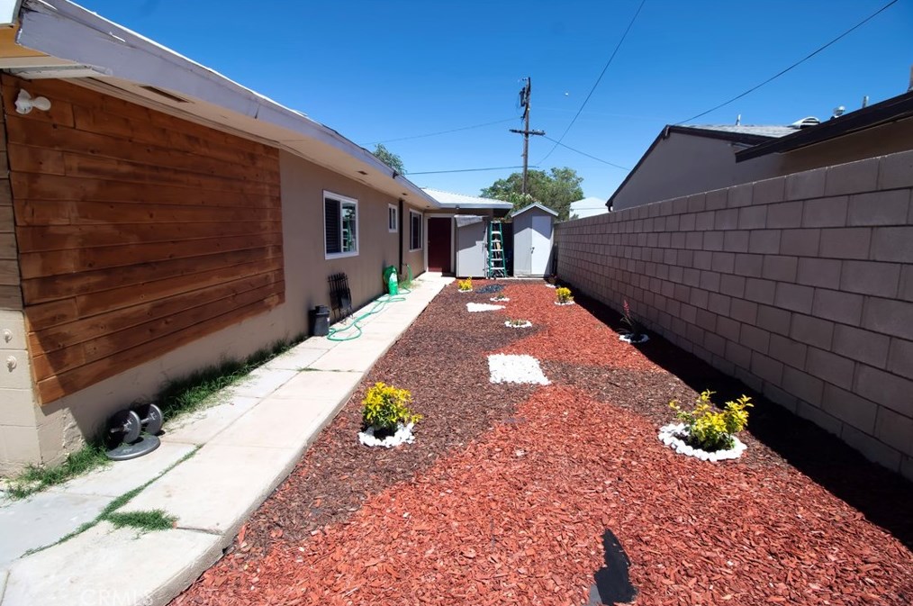 44861 5, Lancaster CA  93535-2640 exterior