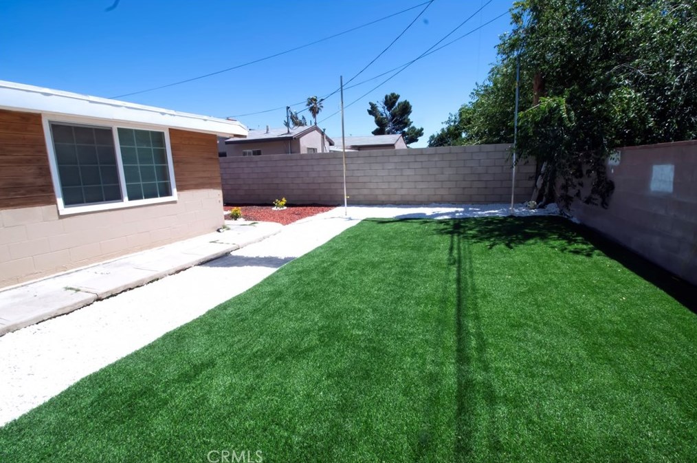 44861 5, Lancaster CA  93535-2640 exterior