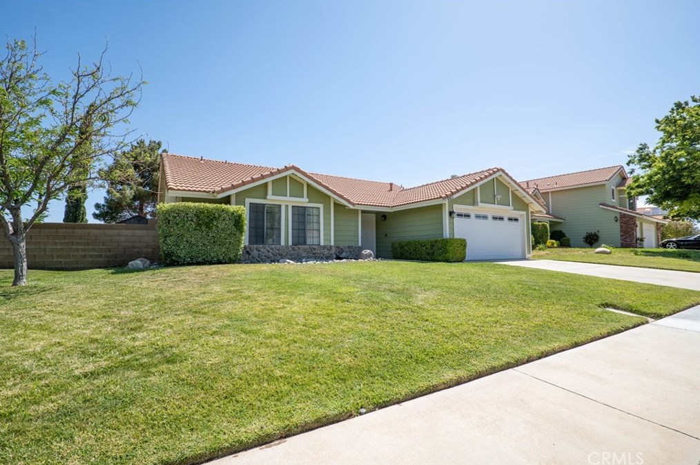 4801 Brisa Dr, Palmdale, CA 93551-2742