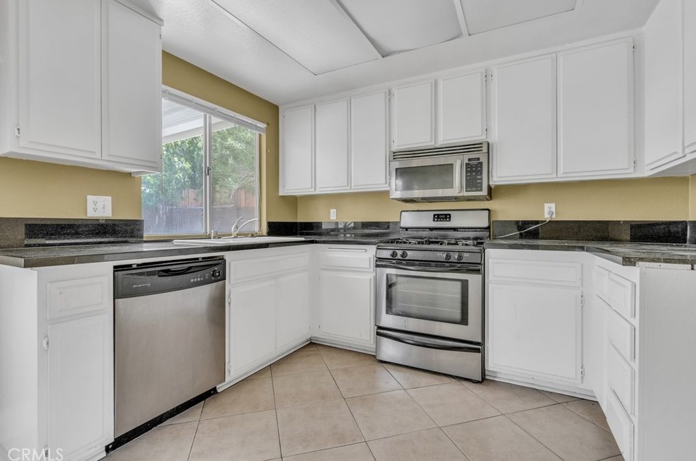 37642 Nectarine Dr, Palmdale, CA 93550-7719