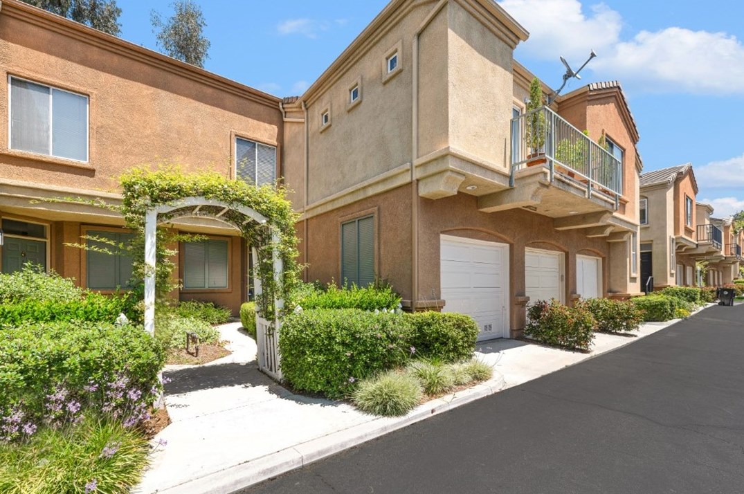 26959 Hillsborough Pkwy, Santa Clarita, CA 91354-2447