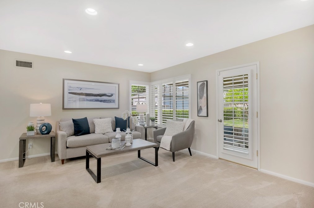 6940 Bertrand Ave, Los Angeles, CA 91335-4708