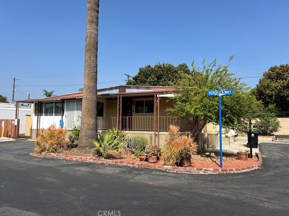 10 Carolyn Way, San Fernando, CA 91345-1431
