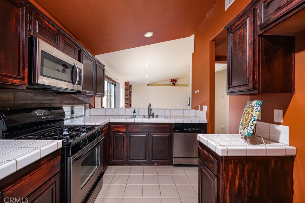 3011 Old Country Ave, Tropico Village CA 93560-7600 exterior