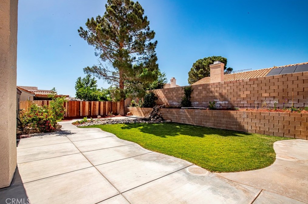 3011 Old Country Ave, Tropico Village CA 93560-7600 exterior