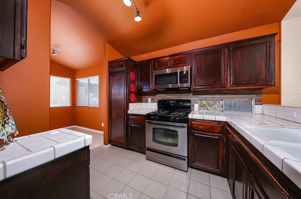 3011 Old Country Ave, Tropico Village CA 93560-7600 exterior