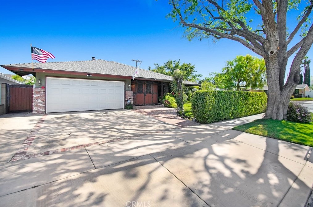 19501 Delight St, Santa Clarita, CA 91351-2051