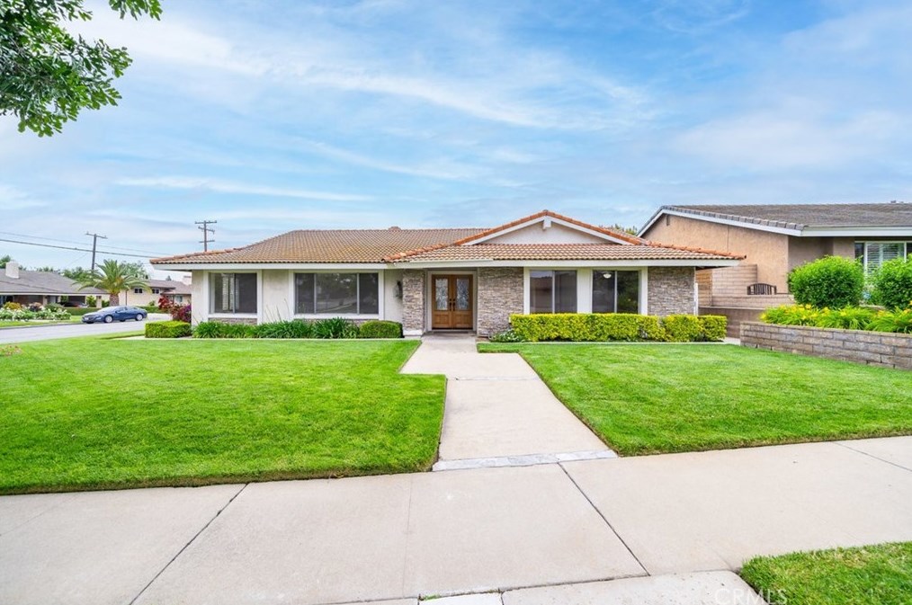 1405 Stanford Way, Upland, CA 91786-2702